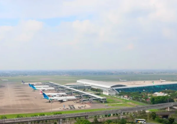 Erupsi Anak Krakatau Lumpuhkan Tiga Bandara