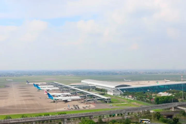Erupsi Anak Krakatau Lumpuhkan Tiga Bandara