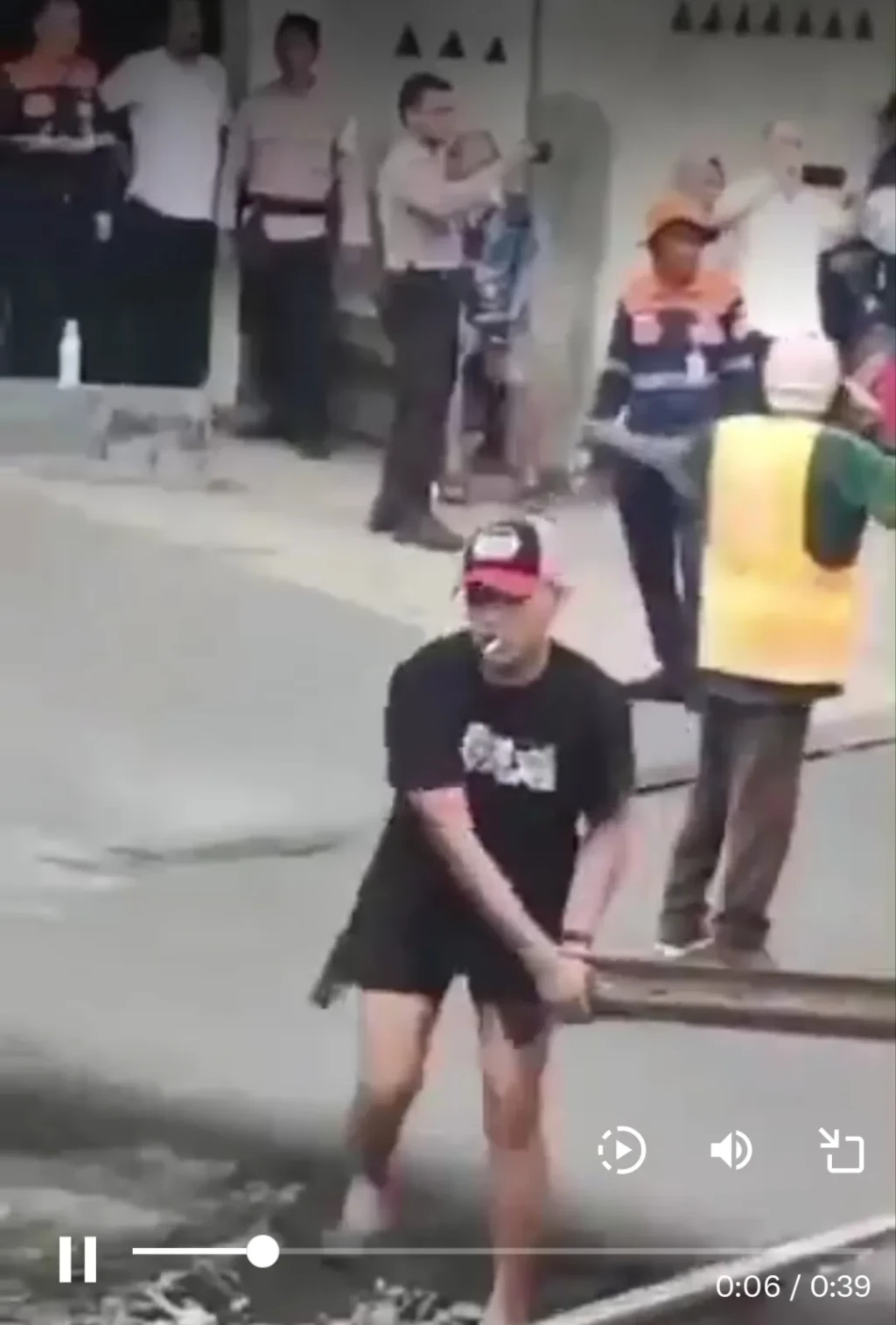Viral! Massa Blokir Jalur Kereta Api di Sumatera, Protes KAI