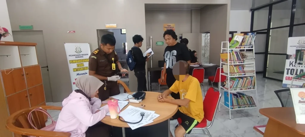 Polsek Cikande Limpahkan Tersangka Curanmor ke Kejari