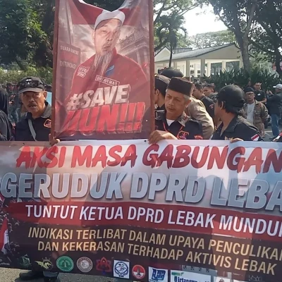Warga Desak Ketua DPRD Lebak Dicopot