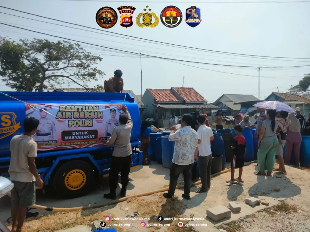 Kesulitan Air Bersih, Warga Desa Domas Terbantu 8.000 Liter Bantuan dari Polsek Pontang