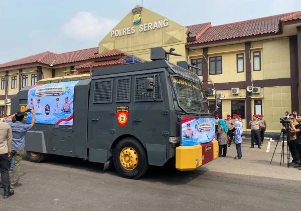 64 Truk Tangki Diberangkatkan, Kapolda Banten Pastikan Warga Terdampak Kekeringan Dapat Air Bersih