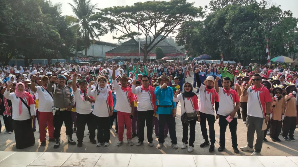 Semangat Kemerdekaan Membara, Polsek Jawilan Kawal Gerak Jalan Warga