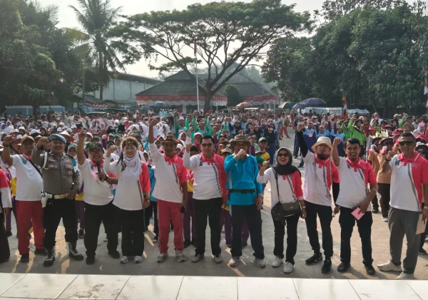Semangat Kemerdekaan Membara, Polsek Jawilan Kawal Gerak Jalan Warga