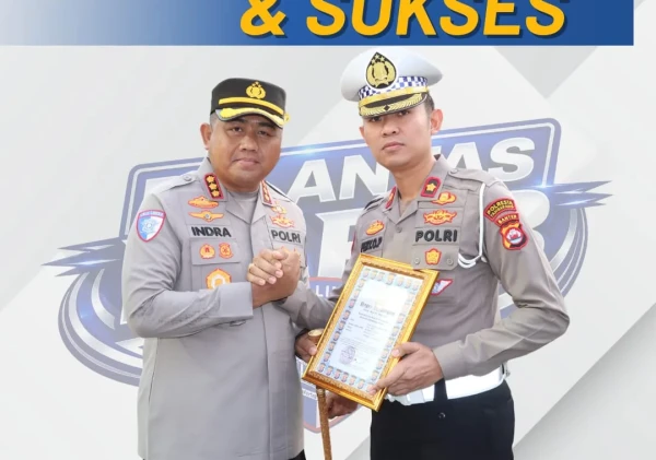 Kompol Fery Octaviari Pratama, Kasat Lantas Polresta Tangerang, Terima Penghargaan dari Kapolresta