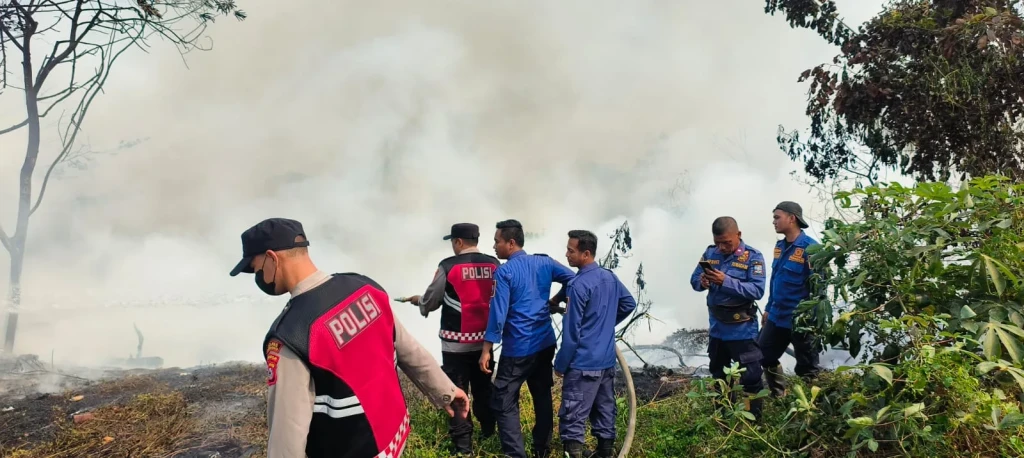 Lapak Kertas Terbakar di Cikande, Polisi dan Damkar Gercep Cegah Api Meluas