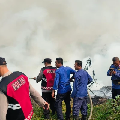 Lapak Kertas Terbakar di Cikande, Polisi dan Damkar Gercep Cegah Api Meluas