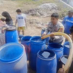 Warga Pontang Kesulitan Air, Polres Serang Datang Bawa 8.000 Liter Bantuan