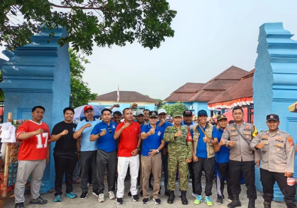 Semangat Kemerdekaan Membara, Polsek Pamarayan Kawal Gerak Jalan di Dua Kecamatan