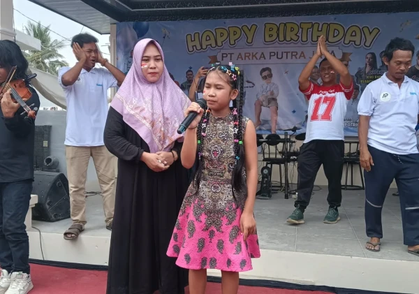 Tempuh 18 Jam dari Situbondo, Viora Liandeska Hibur Warga Serang di HUT PT Arka Putra Jaya