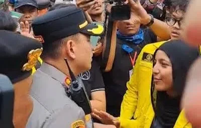 Demo Mahasiswa di Bundaran HI Diwarnai Ketegangan, BEM UI Sampaikan 8 Tuntutan kepada Pemerintah