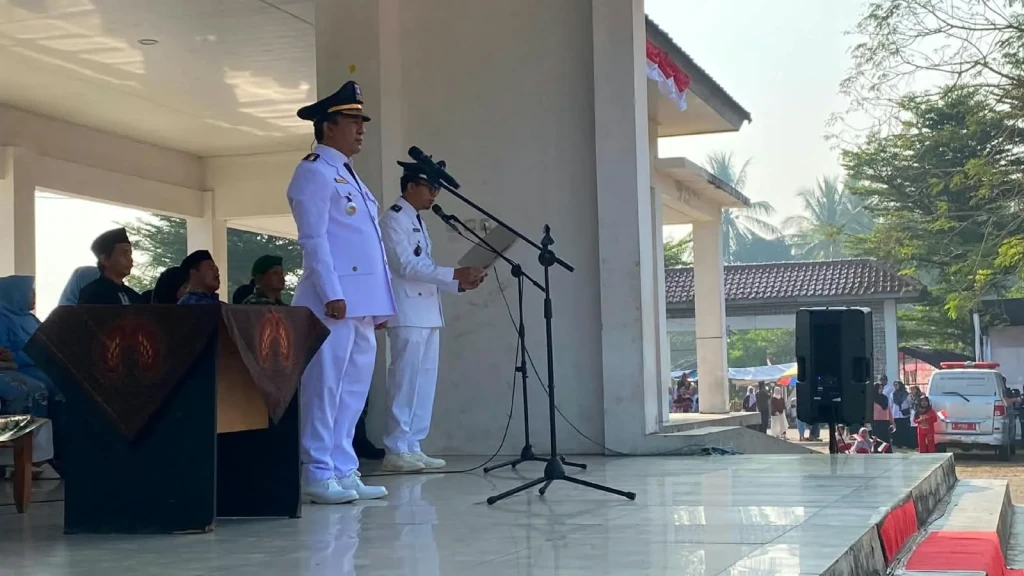 Kepala Desa Sindangheula Suheli Jadi Pembaca Pancasila pada Upacara HUT ke-81 RI di Pabuaran