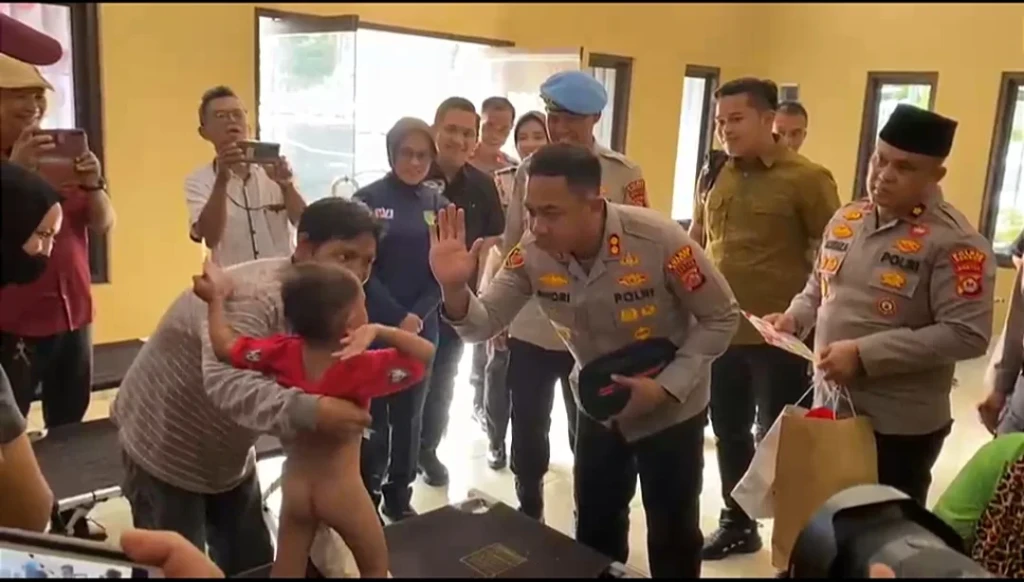 Meriahkan HUT RI ke-81, Polsek Cikande Buka Layanan Kesehatan Gratis dan Sunatan Massal