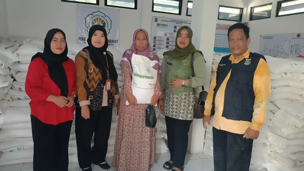 Kelurahan Rawa Arum Distribusikan 27.720 Kg Bantuan Pangan Ke 924 KPM