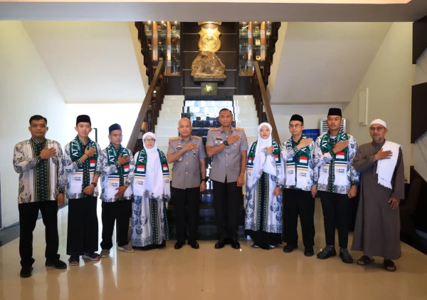 Tujuh Personel Polda Banten Berangkat Umrah, Kapolda Hengki Titip Doa untuk Banten