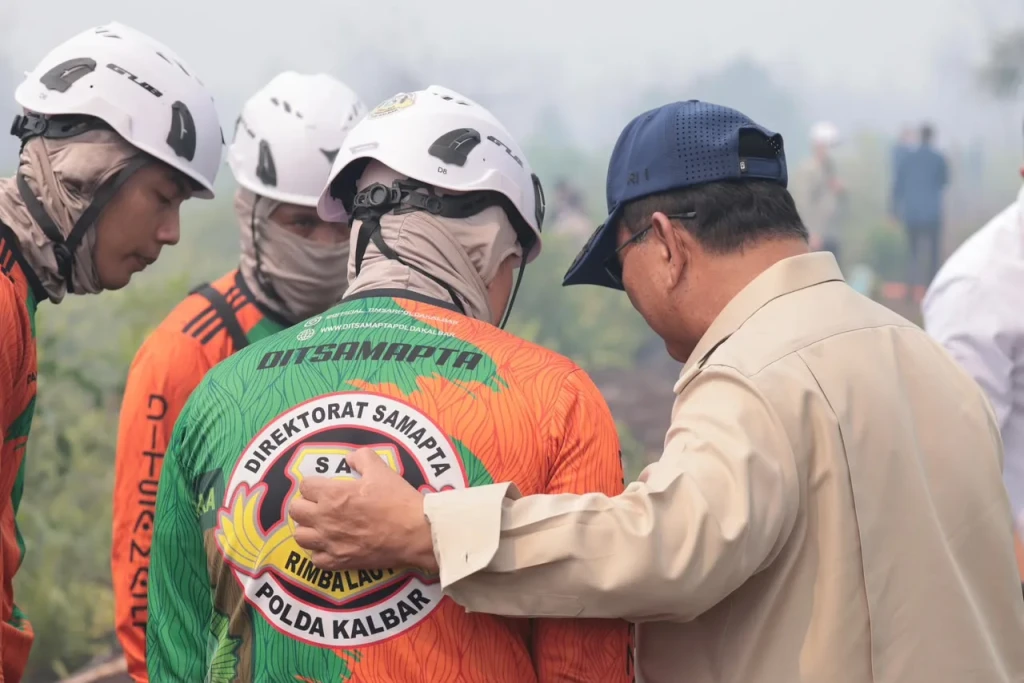 Dari Ruang Rapat ke Lokasi Kebakaran, Prabowo Pantau Langsung Karhutla Kubu Raya