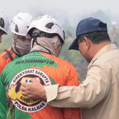 Dari Ruang Rapat ke Lokasi Kebakaran, Prabowo Pantau Langsung Karhutla Kubu Raya