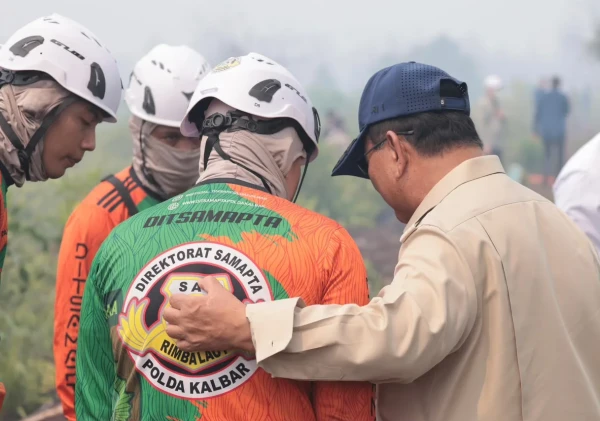 Dari Ruang Rapat ke Lokasi Kebakaran, Prabowo Pantau Langsung Karhutla Kubu Raya