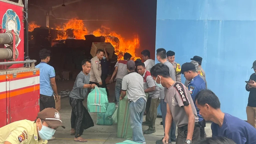 Gudang PT Batik di Jawilan Dilalap Api, Tak Ada Korban Jiwa