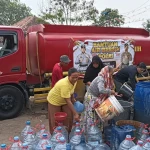 Krisis Air di Tengah Kemarau, 6.000 Liter Air Bersih Disalurkan ke Warga Renged