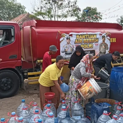 Krisis Air di Tengah Kemarau, 6.000 Liter Air Bersih Disalurkan ke Warga Renged
