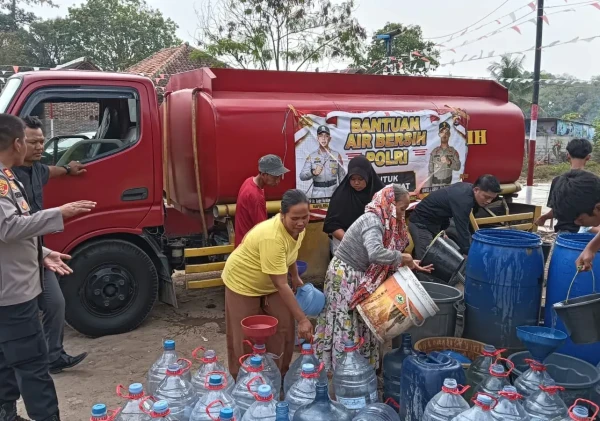 Krisis Air di Tengah Kemarau, 6.000 Liter Air Bersih Disalurkan ke Warga Renged