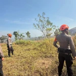Antisipasi Kebakaran Hutan, Tim SAR Brimob Turun Langsung Sisir Gunung Geulis