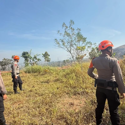 Antisipasi Kebakaran Hutan, Tim SAR Brimob Turun Langsung Sisir Gunung Geulis
