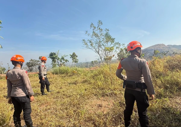Antisipasi Kebakaran Hutan, Tim SAR Brimob Turun Langsung Sisir Gunung Geulis