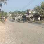 Proyek Jalan Rp18 Miliar Dikeluhkan, Warga Cikeusik
