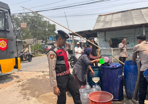 Krisis Air Bersih, Polres Serang Salurkan Bantuan ke Kubang Puji