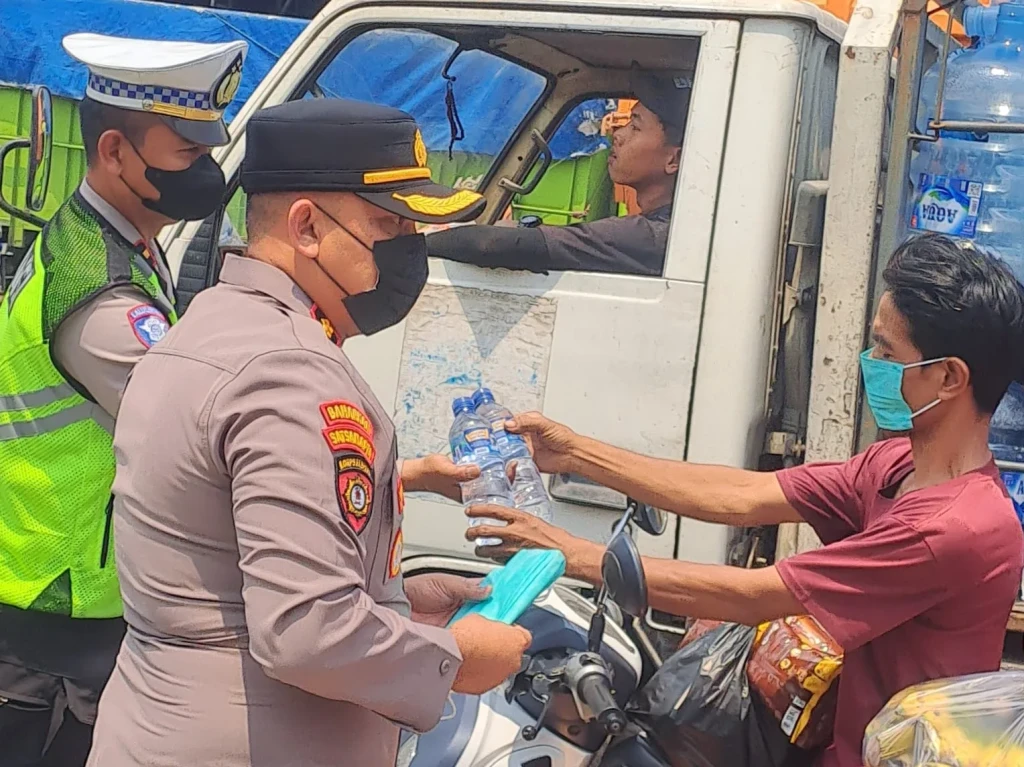 Waspadai Abu Krakatau, 500 Masker Dibagikan di Cikande