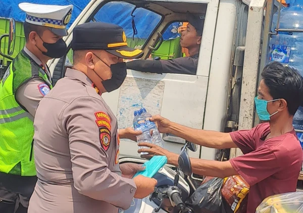 Waspadai Abu Krakatau, 500 Masker Dibagikan di Cikande