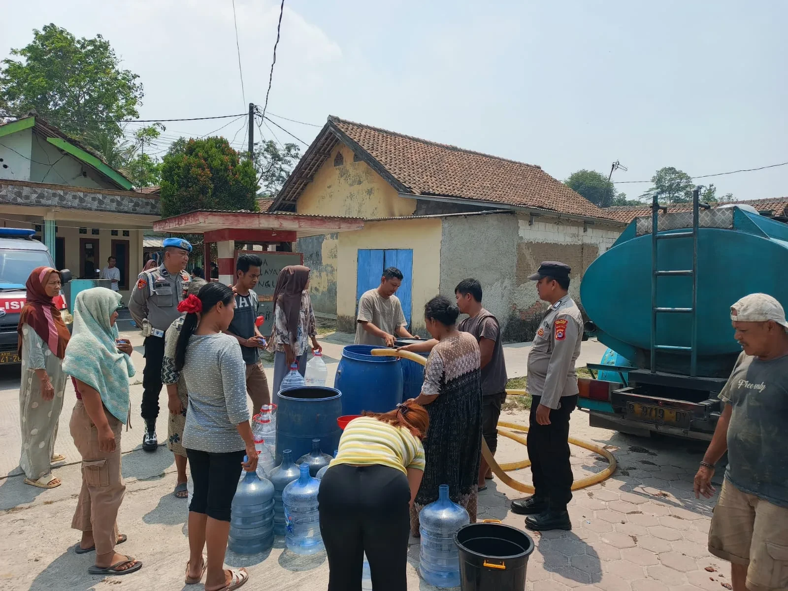 5.000 Liter Air Bersih Mengalir untuk Warga Terdampak Kemarau di Kopo