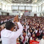 Dulu Tak Mampu Langsung Kuliah, Kini Andra Soni Motivasi 4.966 Mahasiswa Uniba
