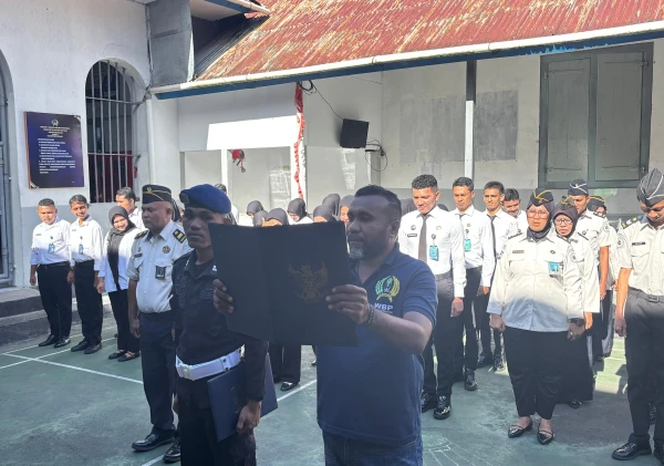 Perkuat Integritas, Pegawai dan Warga Binaan Lapas Bandanaira Ikrar Zero Narkoba dan Handphone