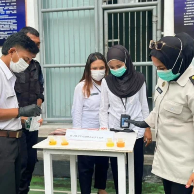 Deteksi Dini Penyalahgunaan Narkoba, Lapas Bandanaira Tes Urine Petugas dan Warga Binaan