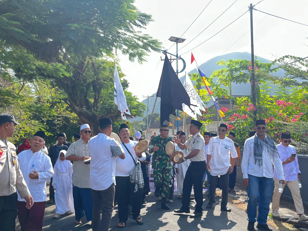 Kalapas Bandanaira Pukul Rebana Iringi Semarak Pawai Ta’aruf ‎