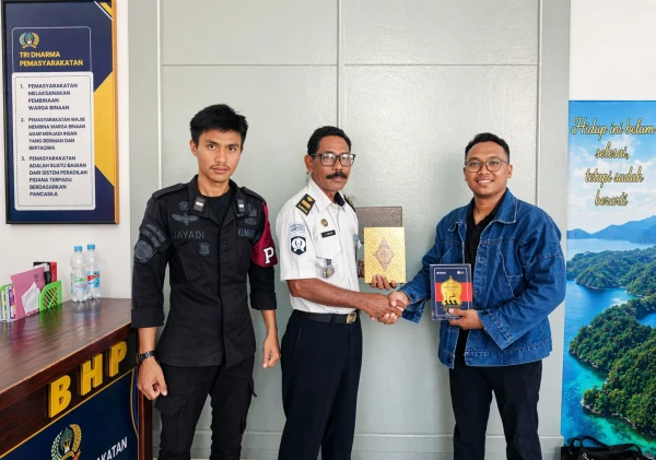 Lapas Bandanaira Terima Bantuan Mushaf Al-Qur'an dan Iqra, Dukungan Pembinaan Spiritual Warga Binaan