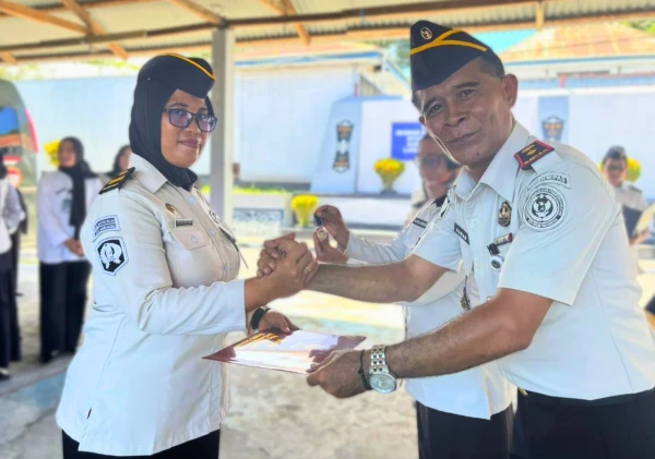 Dua Dekade Pengabdian, Petugas Lapas Bandanaira Raih Penghargaan Satyalancana Karya Satya XX