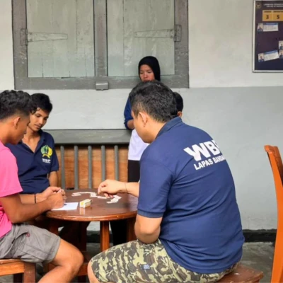 Meriahkan HBP ke-62, Lapas Bandanaira Gelar Lomba Gaple sebagai Sarana Kebersamaan dan Relaksasi