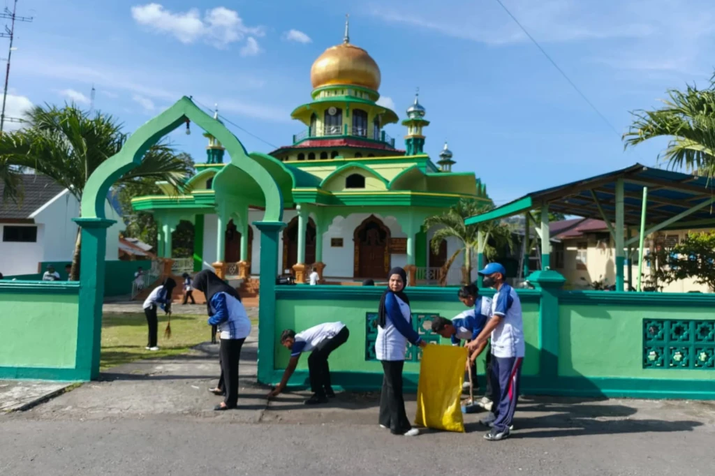 Sambut HBP ke-62, Lapas Bandanaira Gelar Bakti Sosial Bersihkan Tempat Ibadah