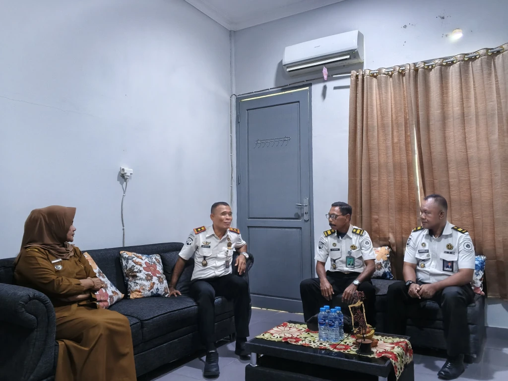 Bahas Penyerahan Remisi Umum, Kalapas Bandanaira Temui Camat Banda