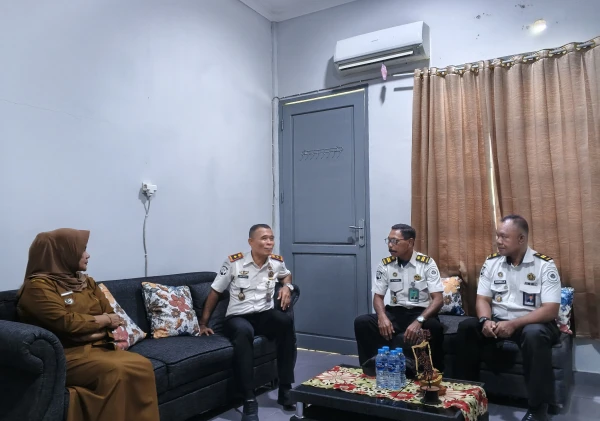 Bahas Penyerahan Remisi Umum, Kalapas Bandanaira Temui Camat Banda