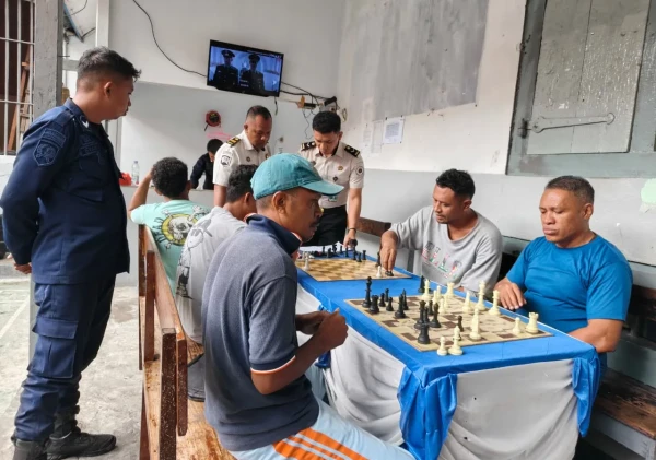 Petugas dan Warga Binaan Lapas Bandanaira Adu Strategi Lewat Lomba Catur