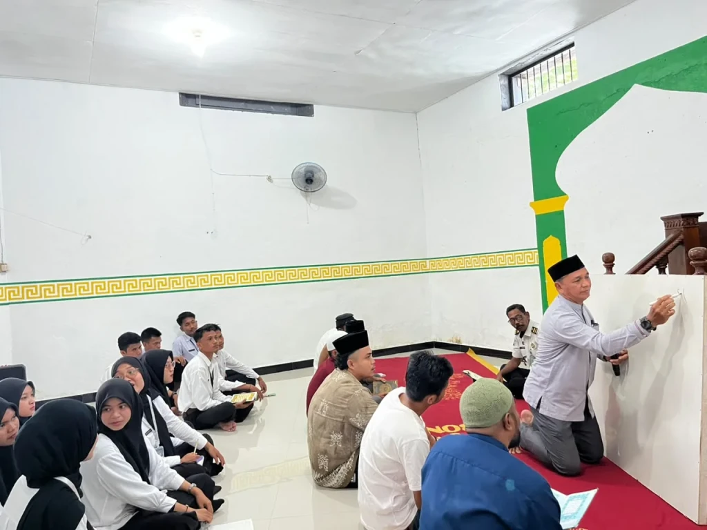 Lapas Bandanaira Bersinergi dengan KUA Banda, Dorong Warga Binaan Jadi Sahabat Al-Qur'an