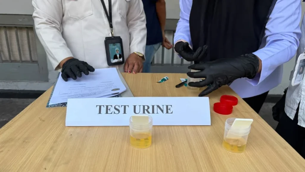 Lapas Bandanaira Tegaskan Komitmen Zero Narkoba, Petugas dan Warga Binaan Jalani Tes Urine