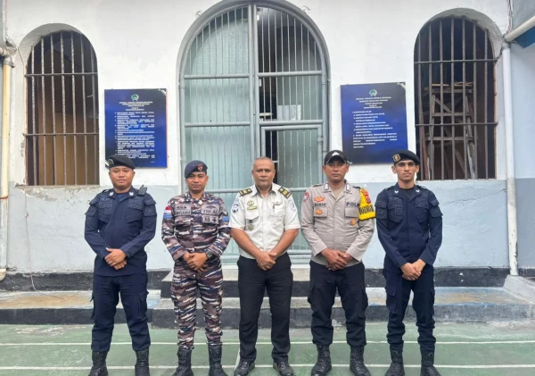 Perkuat Sinergi Pengamanan, Lapas Bandanaira Patroli Sambang Bersama Polsek dan Posal Banda