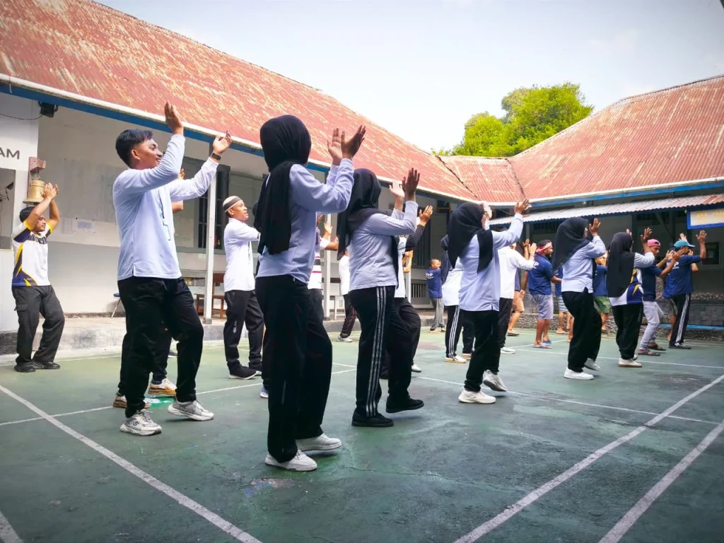 Ajak Hidup Sehat, Lapas Bandanaira Gelar Senam Bareng Peserta Magang dan Warga Binaan